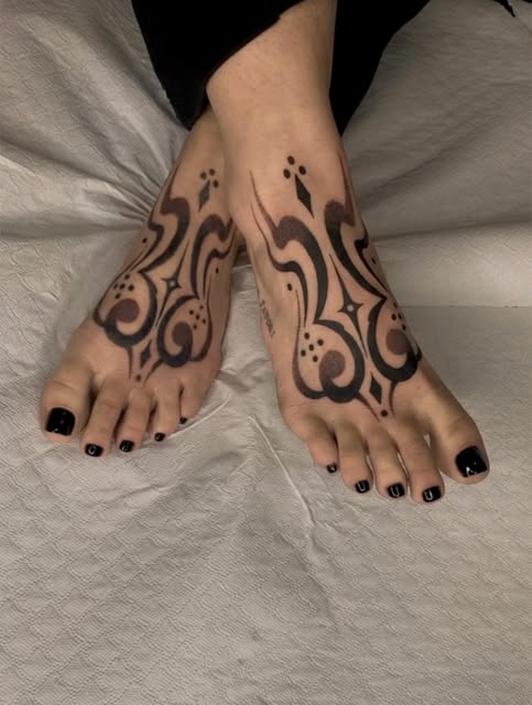 Piedini fatati, due piedi tatuati da Melk